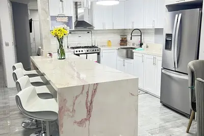 Beautiful Apartment 3 bedrooms, 3 Br with private Jacuzzi. Perfect for families