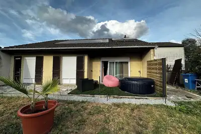Image de Grande maison familiale avec spa gonflable