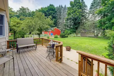 Image de Hart Haven w\/ Cozy Fireplace, Deck & Grill!