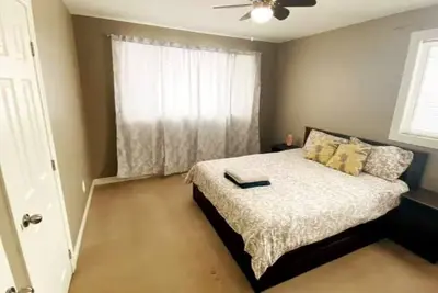 Image de Cozy 3br Home - Backyard - Close to attractions