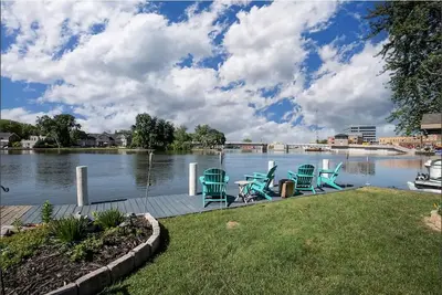 Image de Sleeps 9, Riverview Get-A-Way with Hot Tub! 537 Broad Street Riverview Retreat