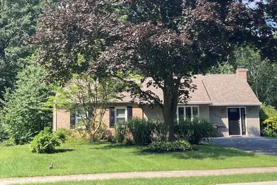 Image de Updated 4 br Psu home, close to campus