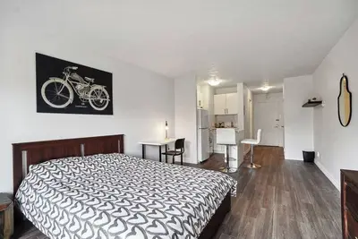 Image de #162 Modern Studio in Plateau Mont-Royal