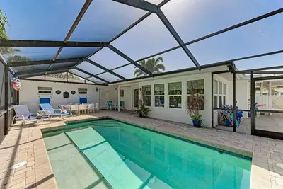 Image de Periwinkle Getaway: 2 Blocks to the Beach, Private Pool by Anna Maria Life Vacation Rentals