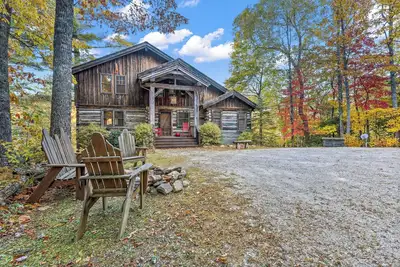 Image de Foxtail Cabin - Luxury Cabin with Hot Tub, Pool Table, Firepit, Views!