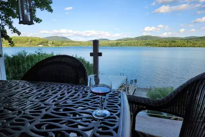 Image de L'Antre d'Eux sur le Lac Bromont (Complet pour 2025)