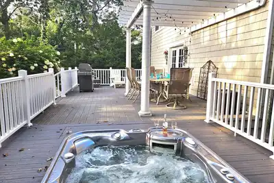 Image de Hampton Bays seashell Beach House with a superb location 3 houses from the bay