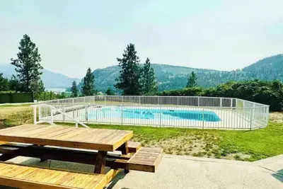 Image de StoneRidge vineyard, view + pool