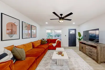 Image de Updated, dog-friendly house with great patio, yard, & W/D - close to everything