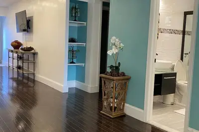 Image de Cheerful spacious, two bedroom, cozy, and Unique home