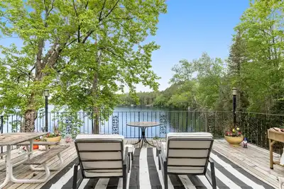 Image de Dog-friendly lakefront home with lake views, sauna, dock, firepit - near skiing