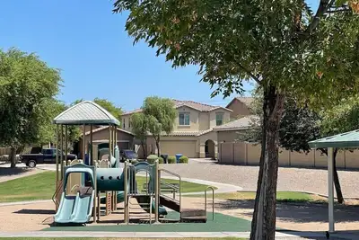 Image de Phoenix 5br With Fast Wifi!
