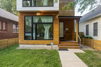Image de Modern Mansion w Hot Tub and Rooftop Patio