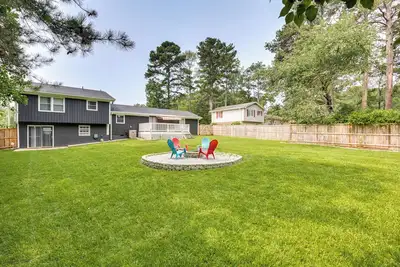 Image de Family Home w/ Yard - 25 Mi to Downtown Atlanta!