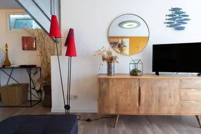 Image de Appartement 'Grand T2 Ensoleillé' avec Wi-Fi et climatisation