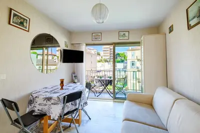 Image de Appartement \"T2 a 50 m Plage du Midi\" avec Terrasse partagée et Wi-Fi