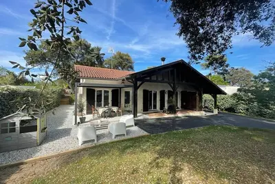 Image de Villa rénovée à Capbreton: 8 pers, grand jardin, proche plage et commodités