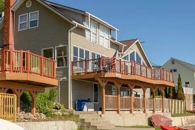 Image de Steps To The Beach on Conesus Lake