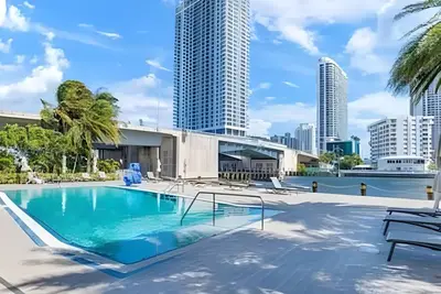 Image de Luxury Beach Condo with King Bed - Waterfront View