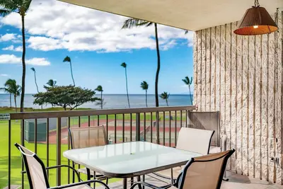 Image de Maui Sunset #A-320 Renovated, Spacious, Ocean Front Unit! Full A/C, Hot Tub