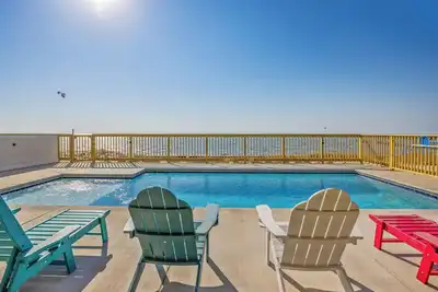 Image de Summer Savings- Soundfront Dog Friendly Home w Pool, Hot Tub, Game Room, Theater