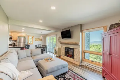Image de Yampa View 3br Condo | Spectacular Panoramic Views + Hot Tubs and Shuttle Access