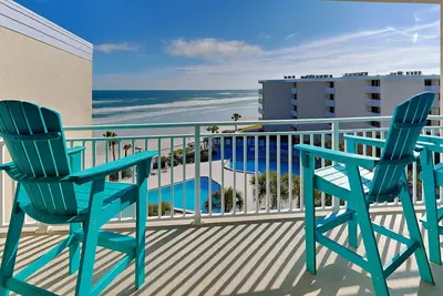 Image de Stunning Beachfront Condo - Ocean View Balcony, Pool + Beach Access