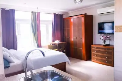 Image de Beautiful modern studio apartment next to beach