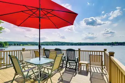 Image de Cozy Cohocton Cottage w/ Private Beach & Deck!