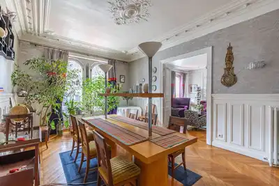 Image de Sophisticated and Grand Apt. in Perfect Location!