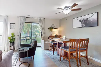 Image de Pointe Royale Condos, #5 | Condo in Branson with pool access