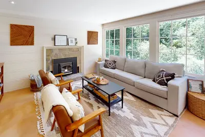 Image de Hidden Acres Retreat | Secluded, dog-friendly house in Guerneville with hot tub