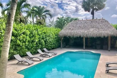 Image de Villa Palma: Hollywood Beach Walk-Private Pool & Tiki Hut-October November Deal