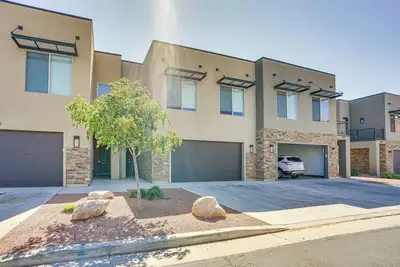 Moab Vacation Rental: Pool & Hot Tub Access!