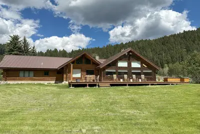 Image de RIVERfront Cabin under the Big Sky