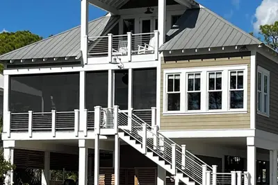 Image de Luxury Family Cottage--Beachfront on the sugar white sands of Carrabelle Beach!
