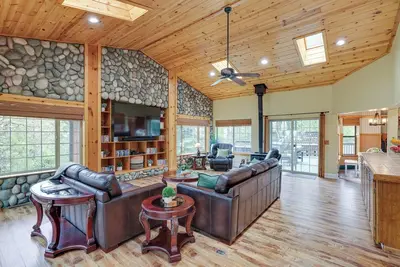 Image de Mi-Wuk Village Vacation Rental w/ Multi-Level Deck