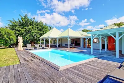 Image de Luxueuse Villa avec Piscine Privée et Jardin dans un Cadre Sécurisé à Terres Basses, Marigot