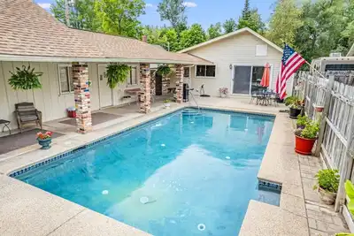 Image de Swing into Spring — Cozy West Branch Retreat Near Golf & Outdoor Fun!