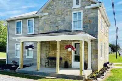 Image de Historic Stone House close local activites and National Parks