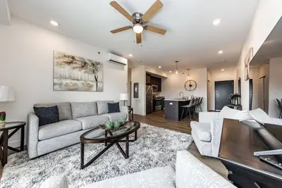Image de 2 Bd Cozy Top Floor minutes from Garden of the Gods with private 1 car garage