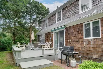 Image de 1 Mi to Marina: Hyannis Home w/ Furnished Deck