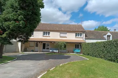 Image de Gîte spacieux à 1h de Paris avec jardin et parking, proche Montargis et activités variées