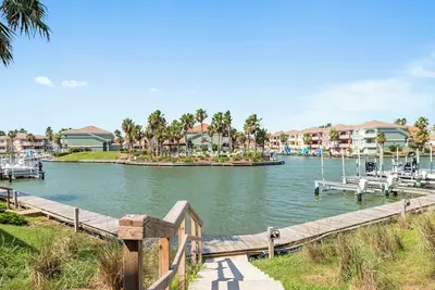 Image de Luxury Town home at the harbor