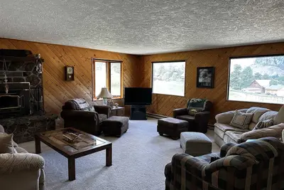 Image de Buttercup Cabin - Quiet Neighborhood with Plenty of Room for All - 4 Bedroom/2. 5 Bathroom