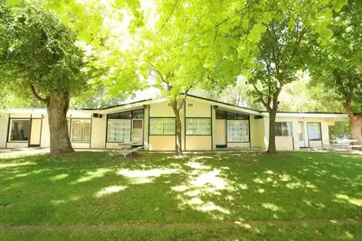 Image de Lakefront - 2 bedroom Suite - Fully Furnished - Sleeps 4+\n
