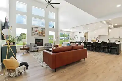 Image de Pickleball Playhouse, Hot tub, Golf Green, Theater, Game Room!