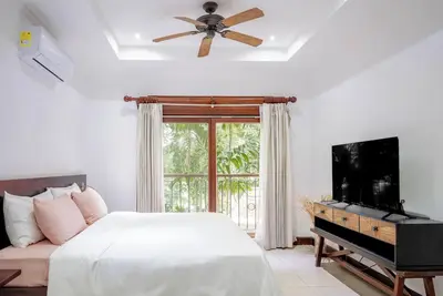 Image de Tropical Garden Apt w/ Private Beach Access & Pool