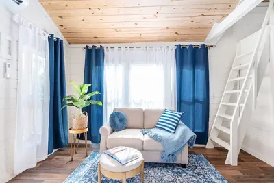 Image de Luxury Tiny House Pet Friendly Firepit Minutes to Lake Guntersville X Downtown