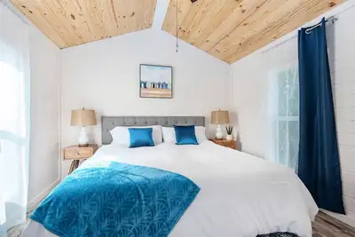 Image de King Bed Romantic Tiny House + Outdoor Games + Minutes to Lake Guntersville